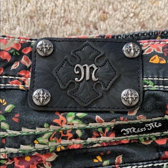 Floral Miss Me Jeans - Picture 2 of 5